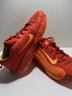 Used Nike IsoFly FN4384-800 Kids Youth Basketball Shoes Size 7Y Orange